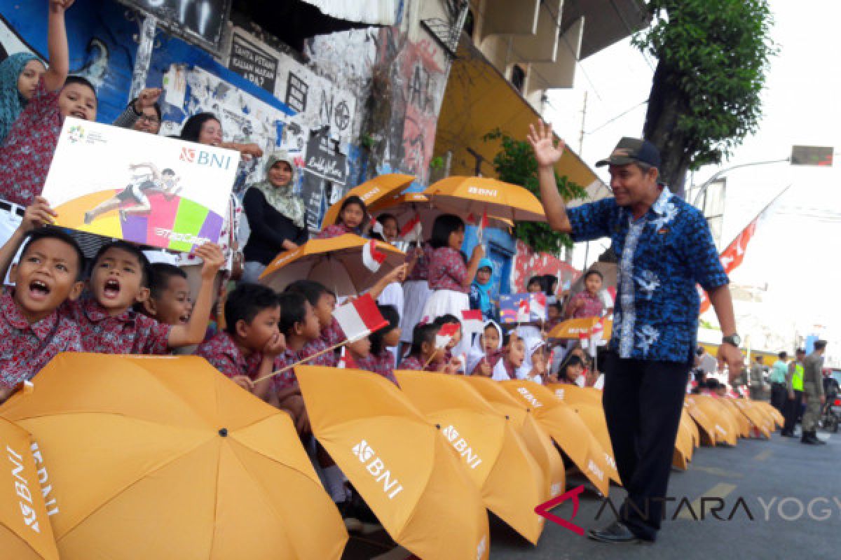 Ribuan siswa antusiasme sambut pawai obor Asian Games (video)