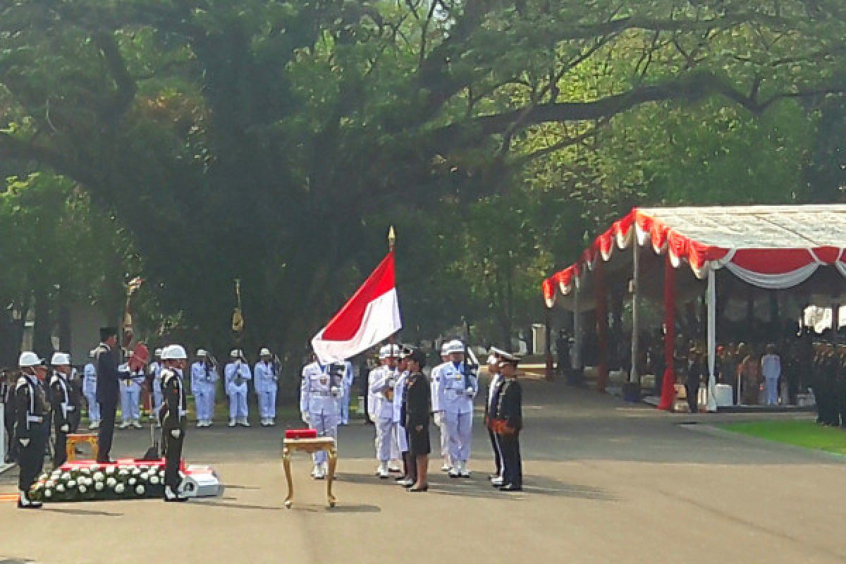 Presiden lantik 724 perwira TNI Polri