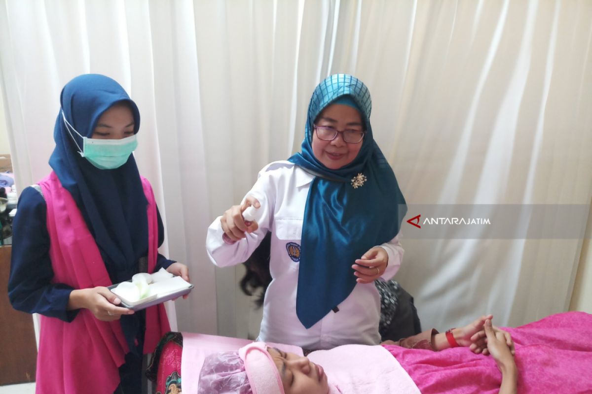 Dosen Unesa Buat Kosmetik dari Teknologi Nanogold