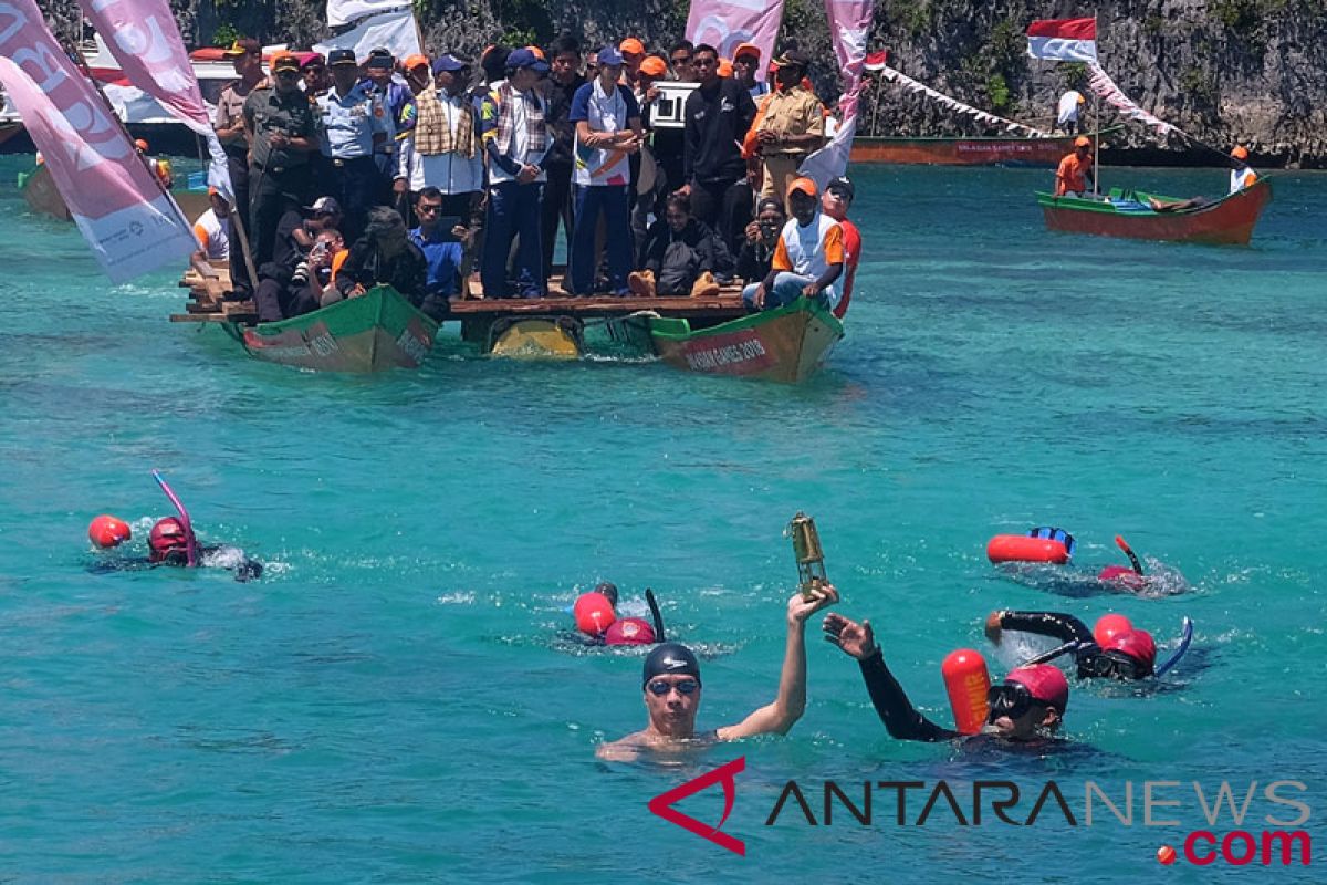 Indonesia showcases main tourist destinations during Asian Games torch relay