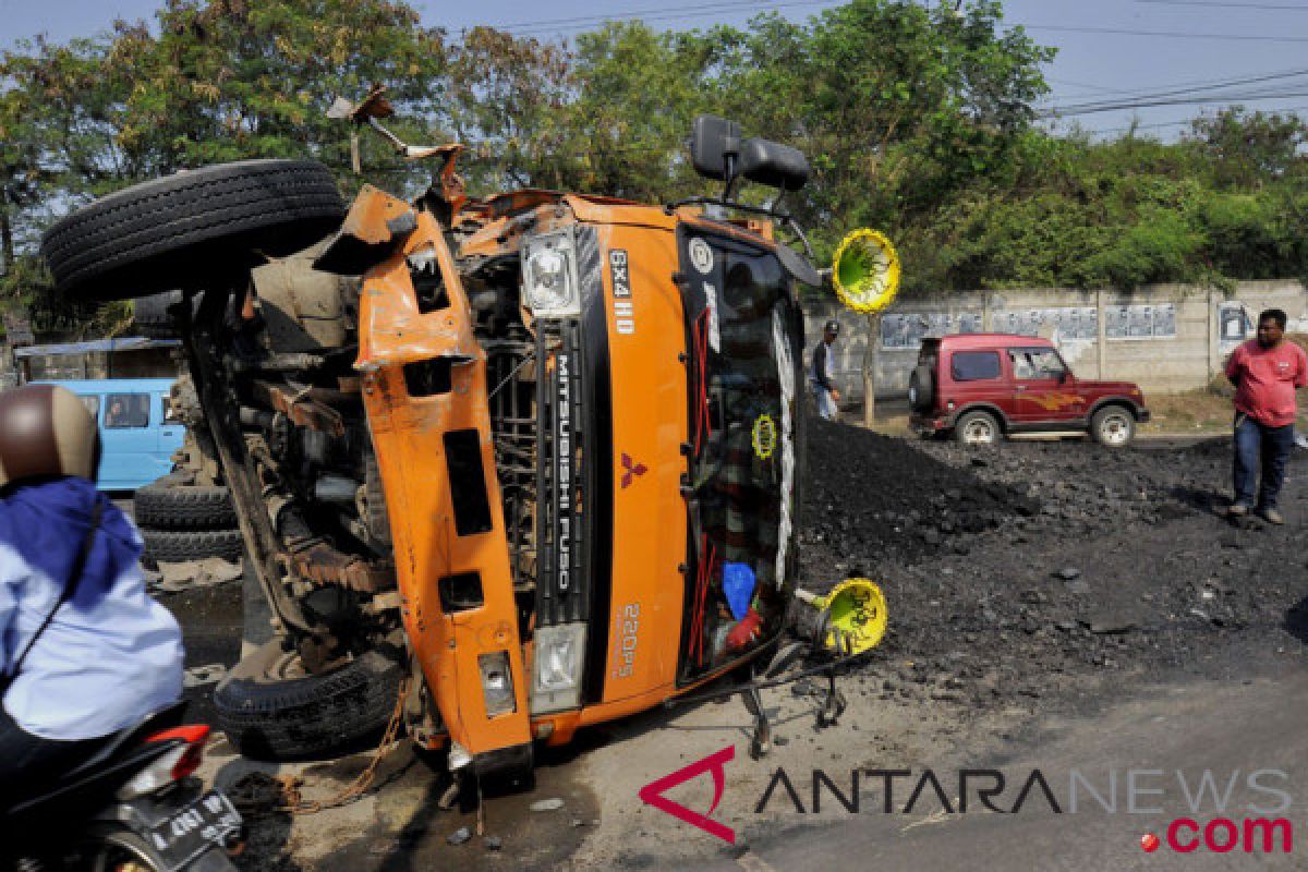 Truk tabrak delapan sepeda motor di Kupang