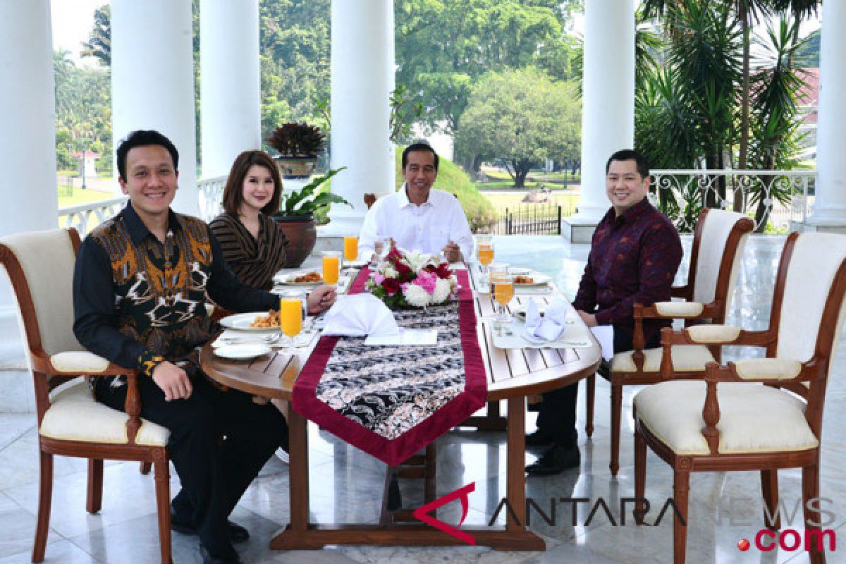 Jokowi receives new party leaders