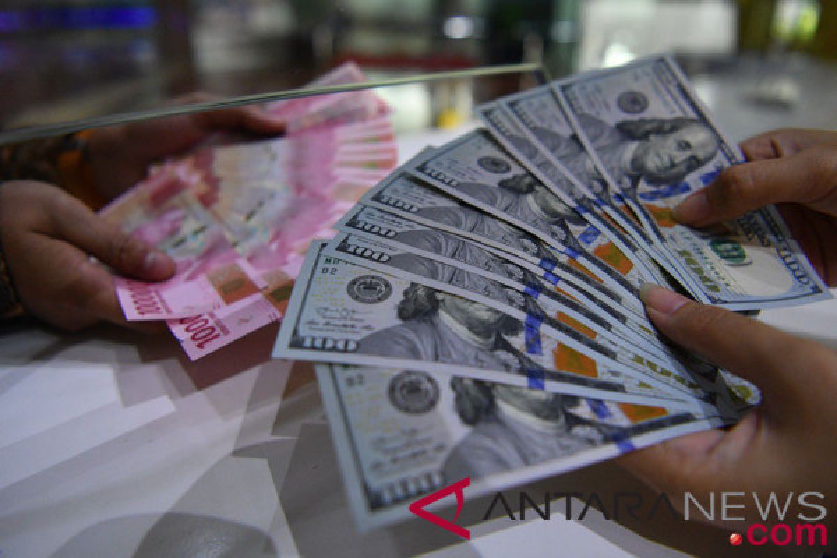 Rupiah gains on dollar closing at the level of 15,182