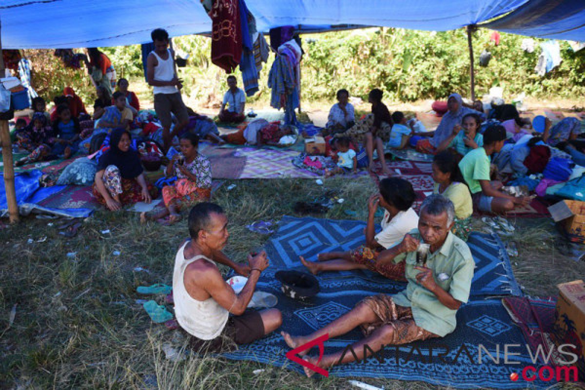 Masyarakat Mataram memilih tenda karena trauma gempa
