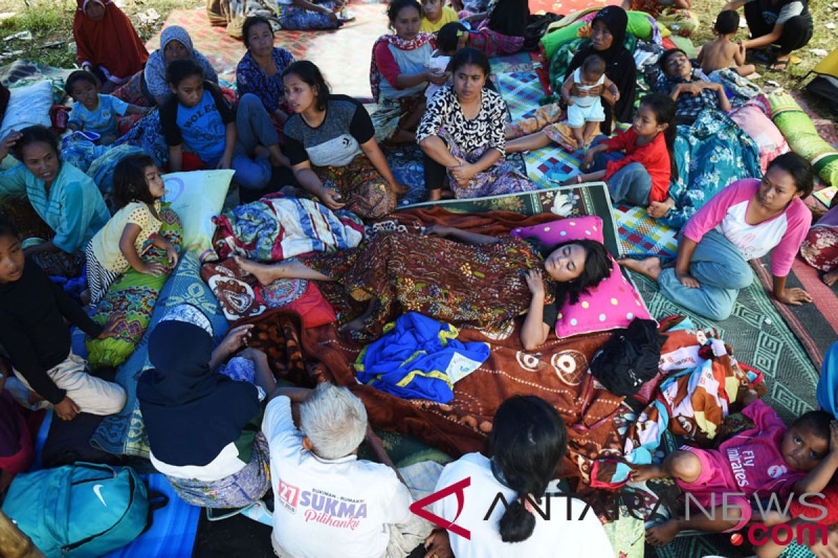 722 siswa tinggal di posko pengungsian gempa