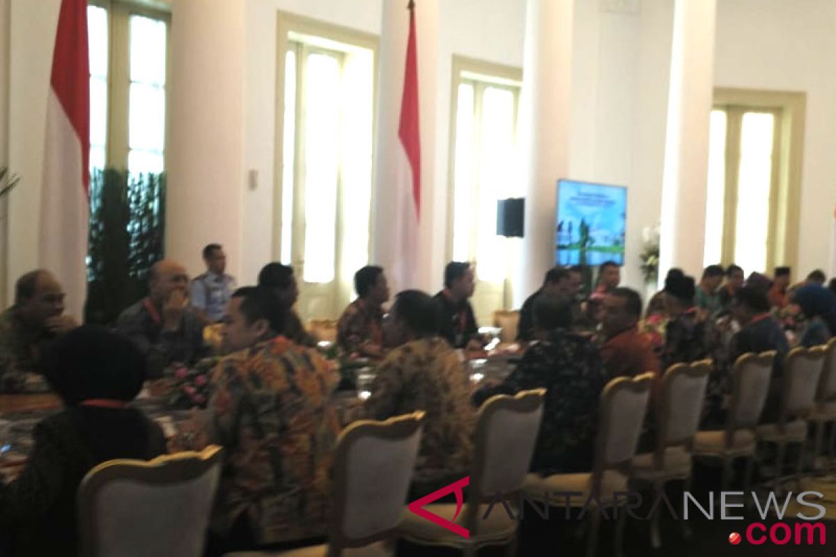 Presiden menerima para wali kota di Istana Bogor