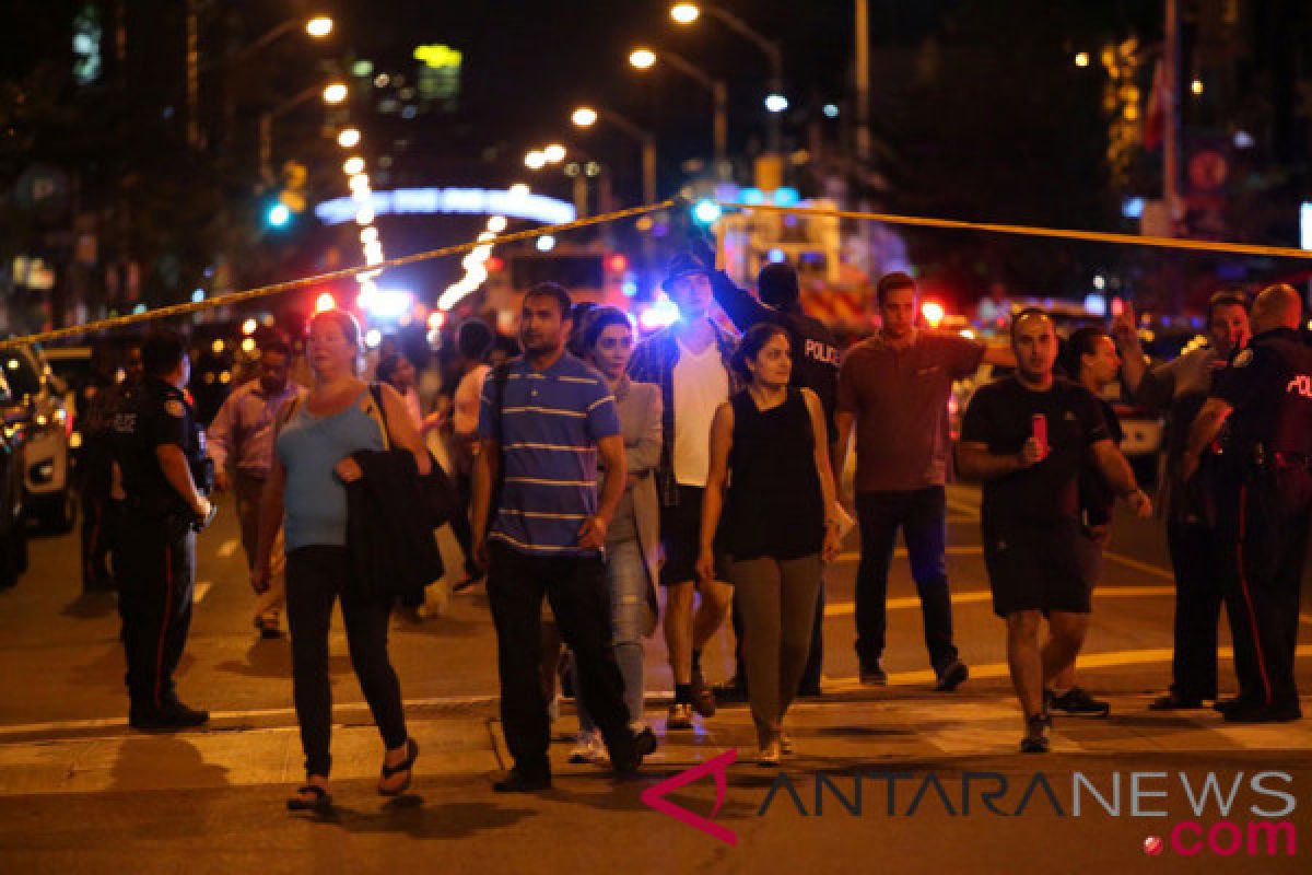 Pria bersenjata bunuh dua, lukai 12 di jalanan padat Toronto