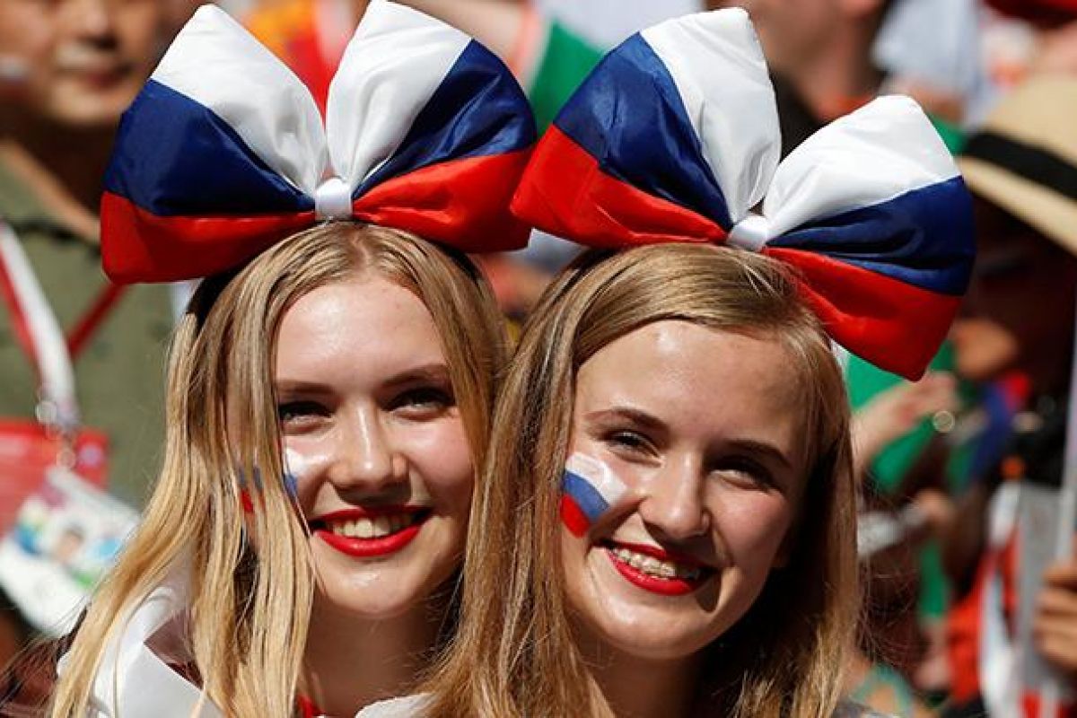 Fans sepak bola Rusia alihkan dukungan ke Serbia