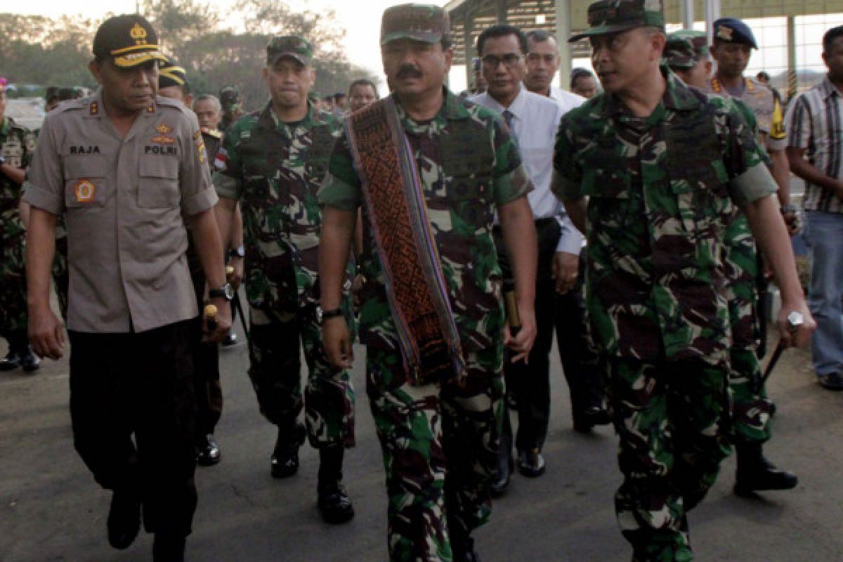 TNI Commander arrives in Kupang en route to darwin