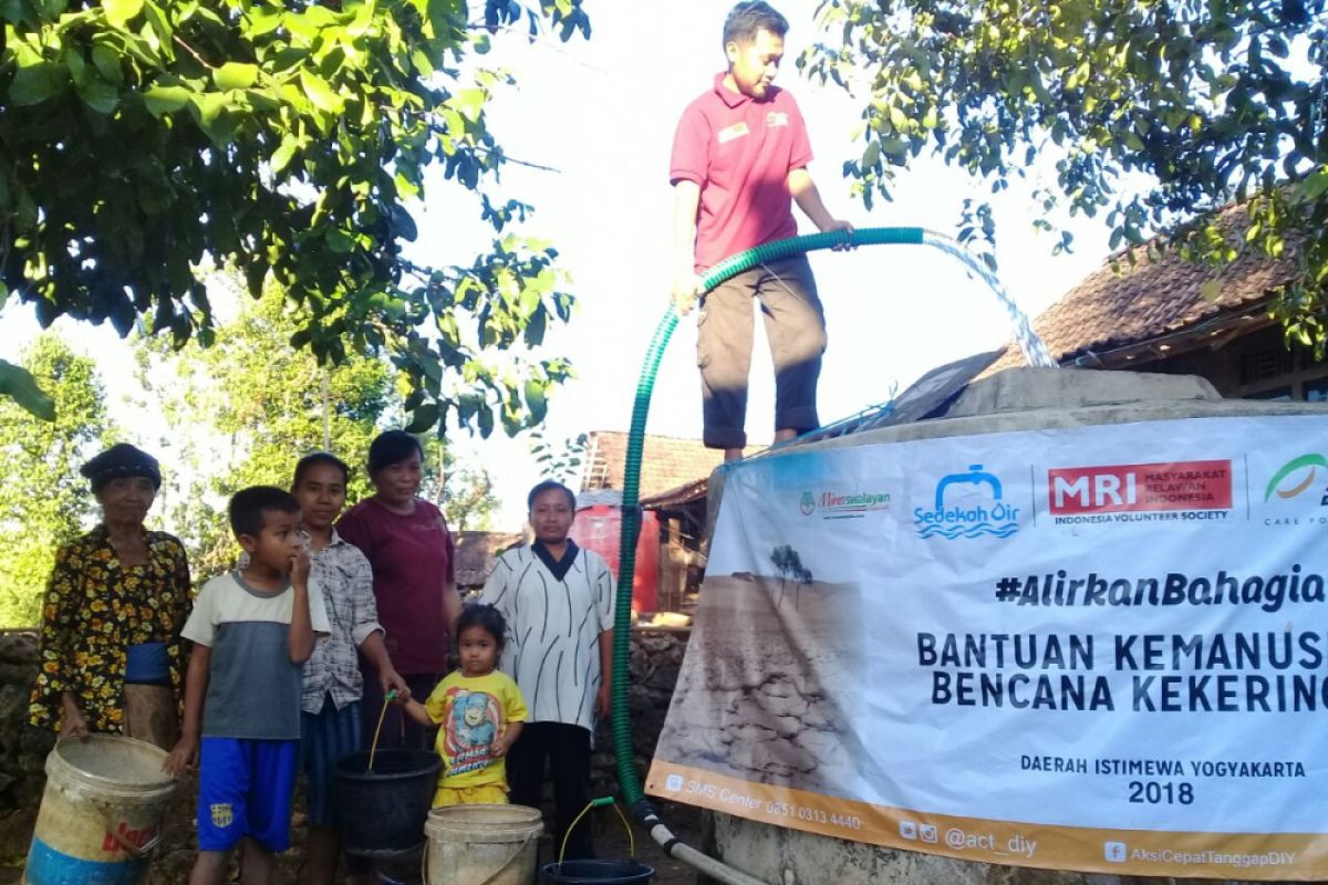 Relawan distribusikan 200 tangki air di Gunungkidul