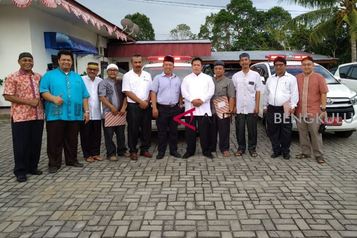 Bupati Mukomuko bagikan mobil ambulans untuk tiga Puskesmas