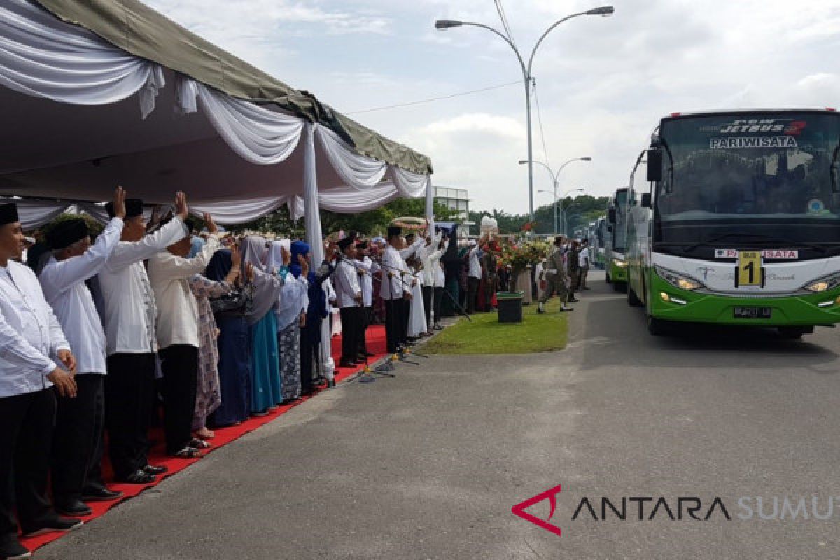 Bupati Asahan Lepas Ratusan Jamaah Haji Menuju Makkah