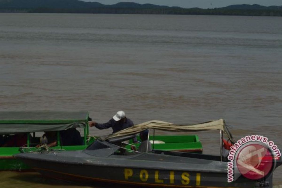 Perahu bawa 44 TKI ilegal karam di Johor