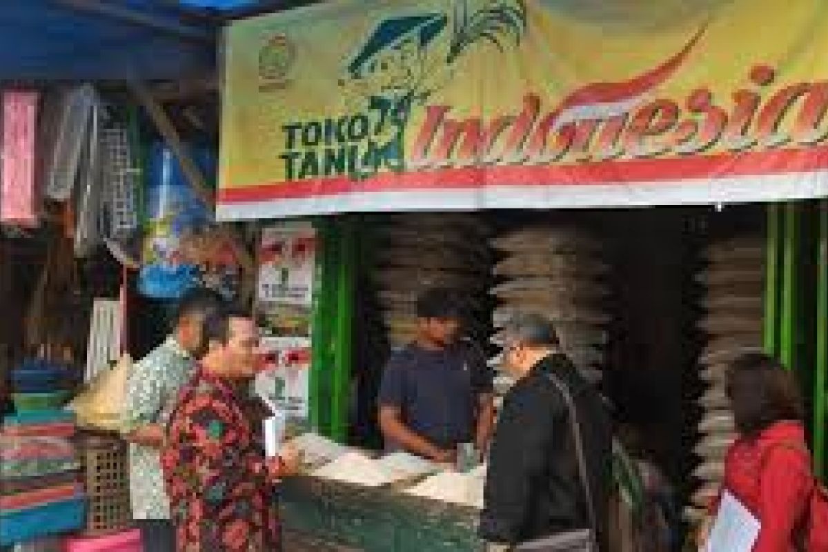 Gapoktan Wajib Produksi Beras Toko Tani Indonesia
