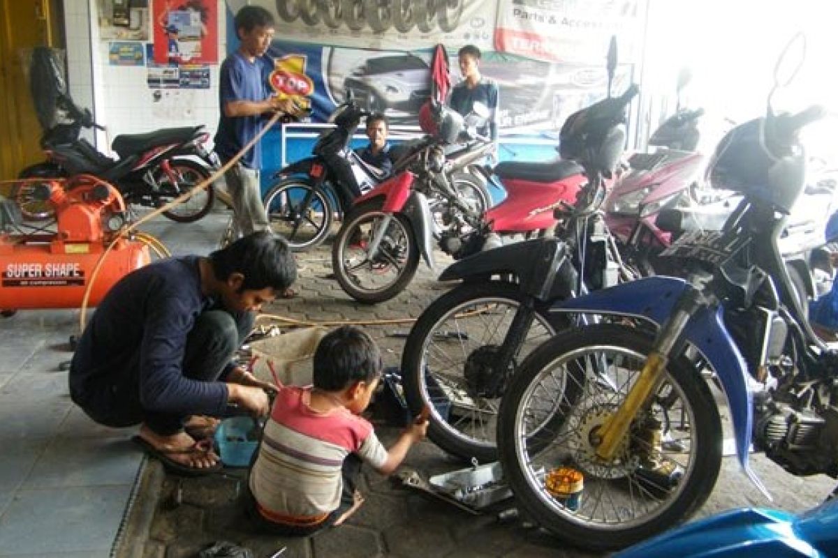 Berkat bantuan PT Timah, Edy berhasil kembangkan bengkel