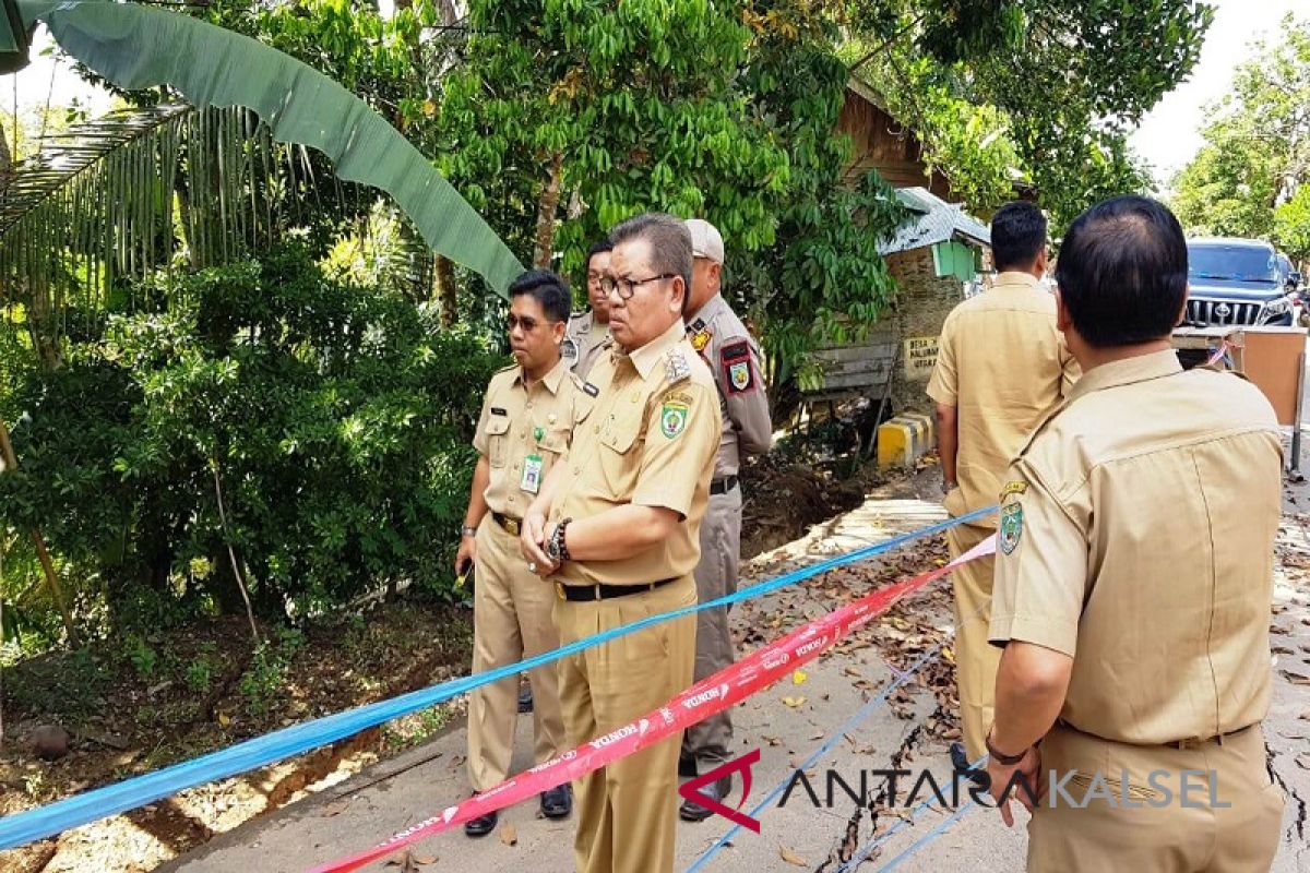 Bupati meminta penanganan dampak tanah amblas secepatnya