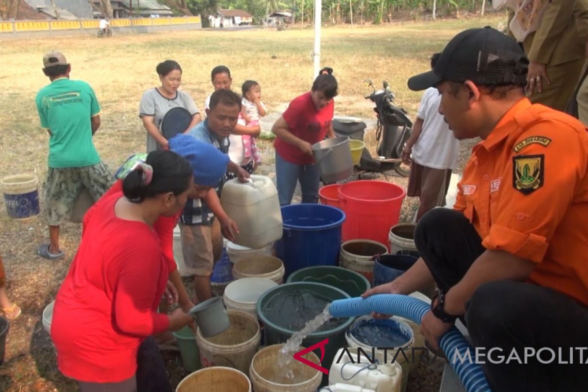 BPBD Bekasi distribusikan 160.000 liter air bersih
