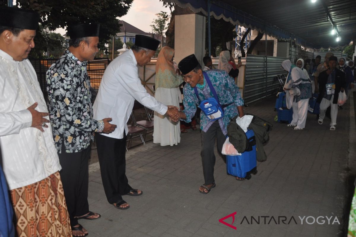 Bupati Sleman lepas keberangkatan jamaah calon haji