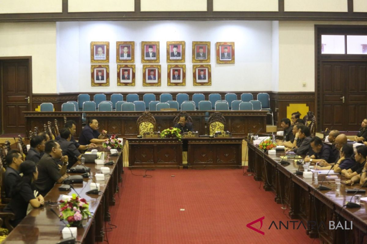 DPRD Gianyar setujui Raperda menjadi Perda