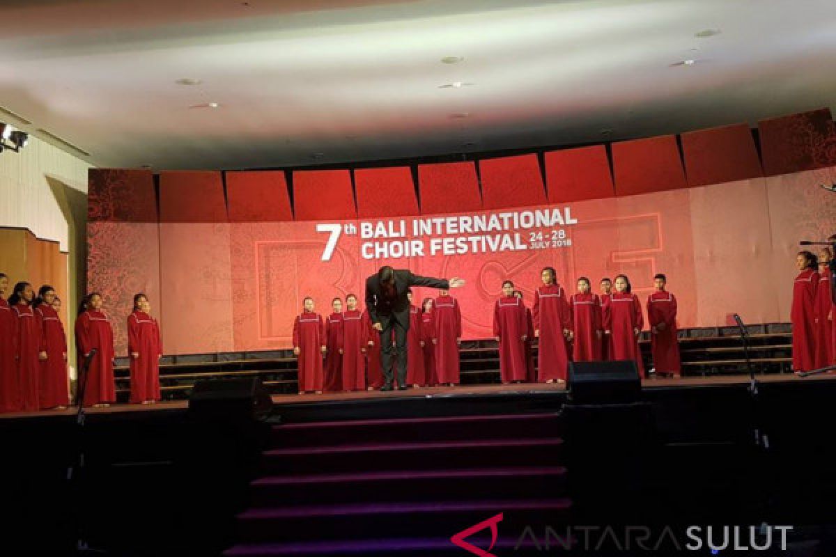 SMP Don Bosco Manado Rebut Gold di Bali International Choir