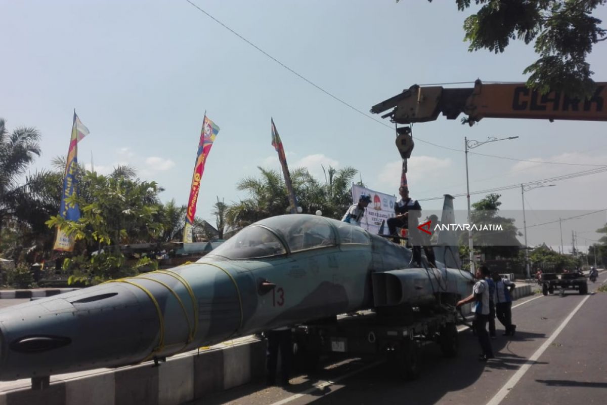 Lanud Iswahjudi Kirim Pesawat Tempur F-5 ke Madiun Jadi Monumen (Video)