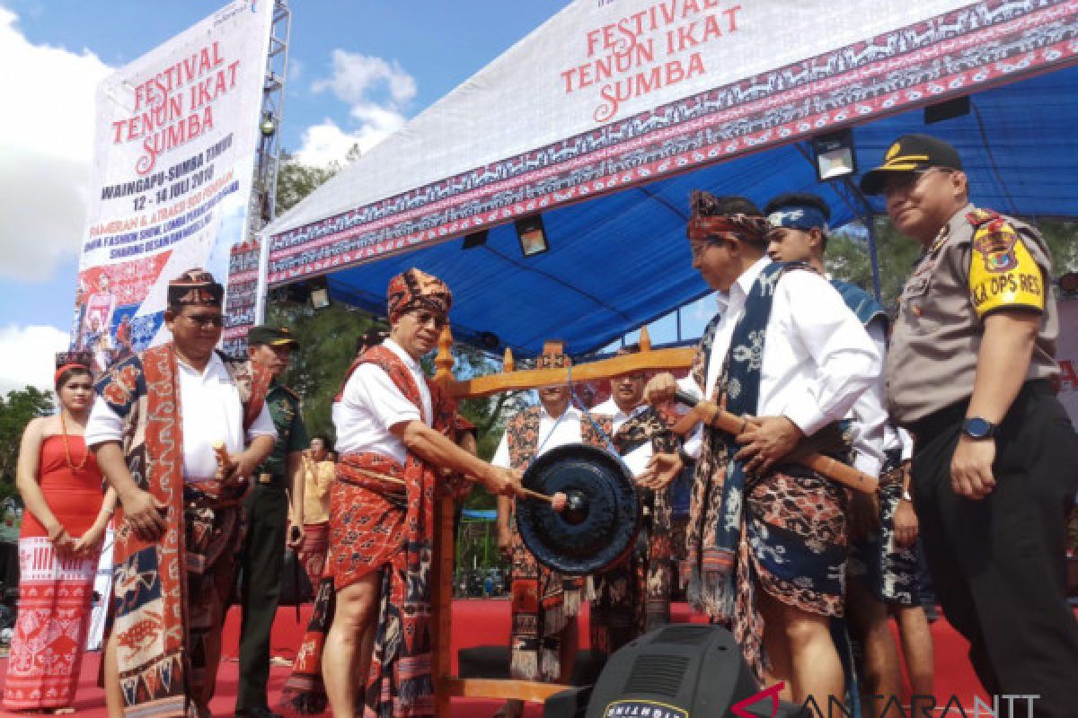 Festival Tenun Ikat Sumba berdampak ganda