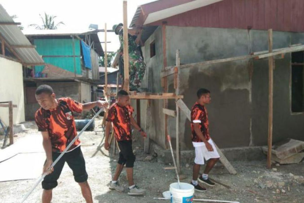 FKPPI turut bantu Satgas TMMD Kodim Yawa bangun rumah