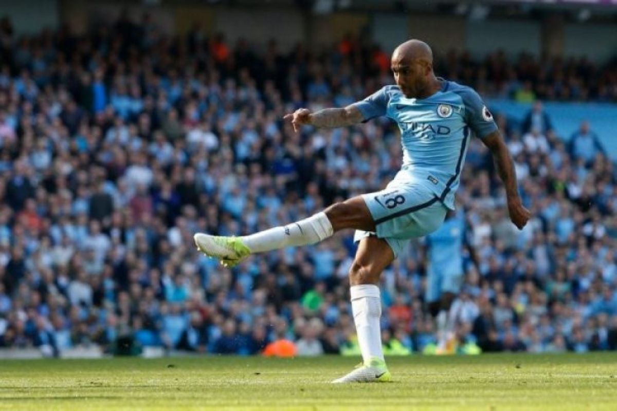 Everton rekrut Fabian Delph dari Manchester City