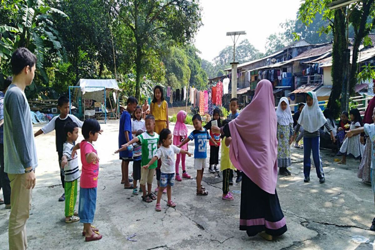 Garda ekodaksis IPB ajarkan pendidikan berkarakter di bantaran sungai