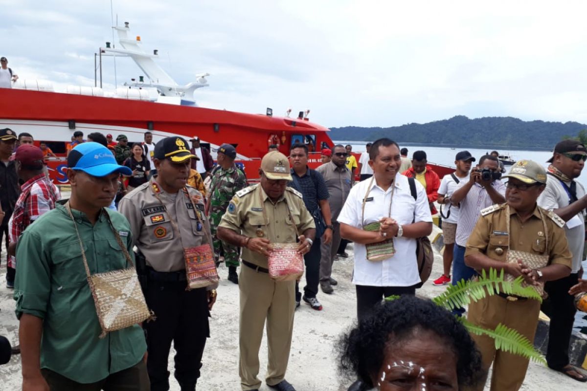 Festival Pulau Roon dorong pembangunan sektor pariwisata Wondama