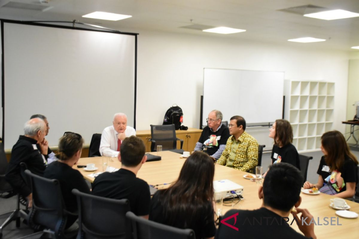 Newcastle University embraces ULM, send 20 students and 3 professors to S Kalimantan