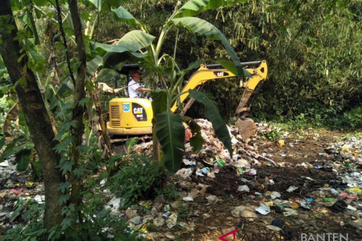 DLH Tangsel Tertibkan Tempat Pembuangan Sampah  Liar