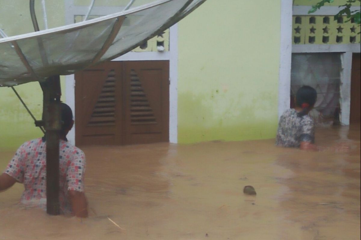 Puluhan rumah warga Langki dihantam banjir bandang, kerugian sekitar 500 juta