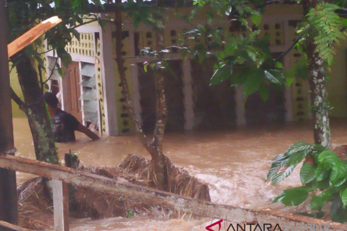 Banjir bandang hantam Kampung Dalam Padang Pariaman