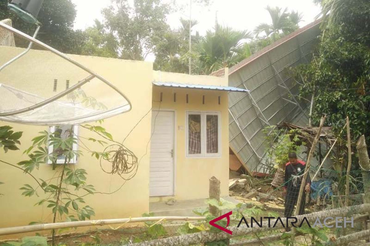 Satu rumah di Aceh Utara rusak diterpa angin kencang