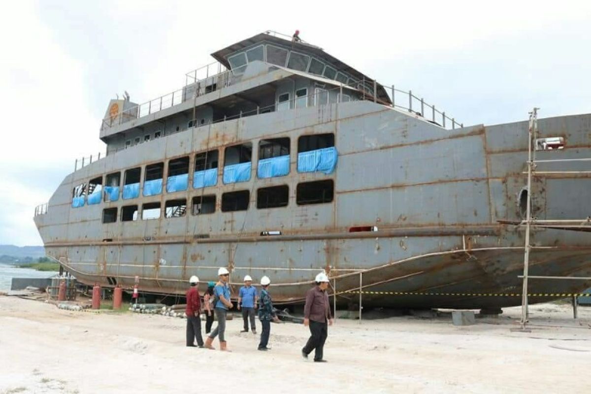 Kapal roro Danau Toba mendekati rampung