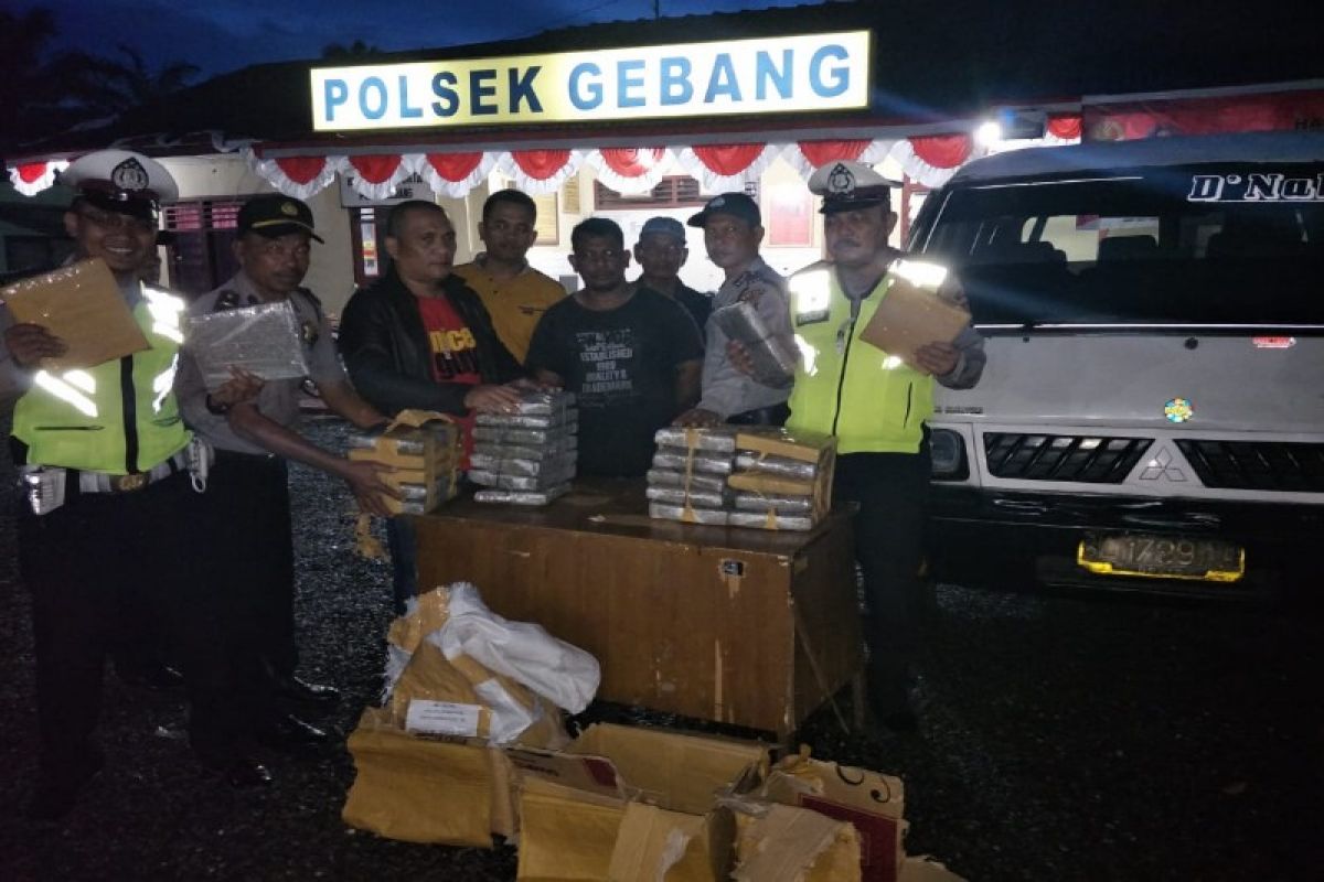 Polisi Langkat ringkus pembawa 26 bal ganja