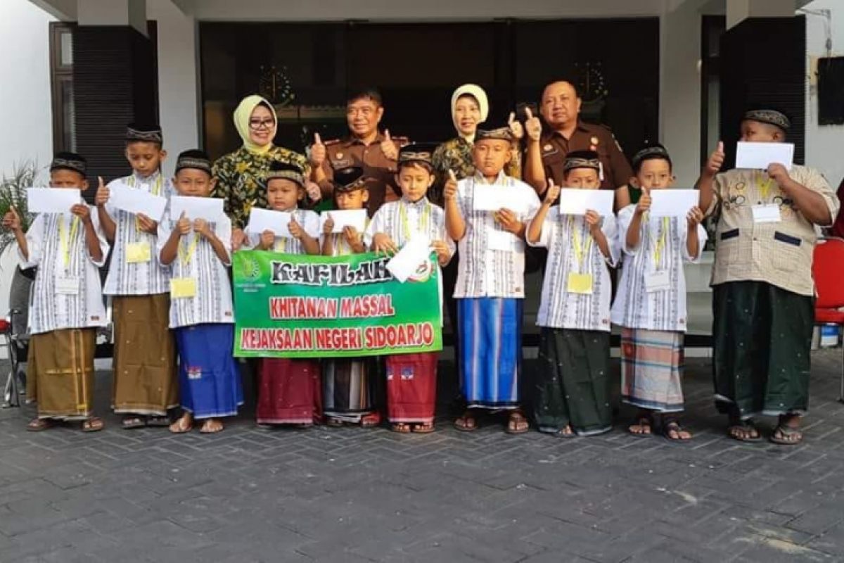 Kejari Sidoarjo Kirimkan Sepuluh Anak Peserta Khitan HBA