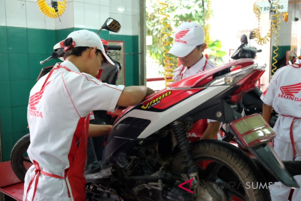 Ganti oli di AHASS dapat diskon servis 50 persen