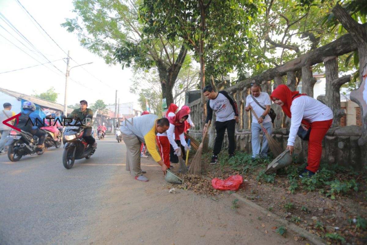 Ratusan Warga Berpartisipasi Program Kampung Bersih