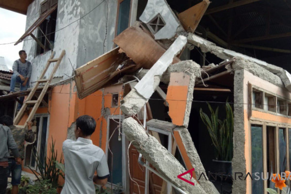 12 rumah di Solok dilaporkan rusak akibat gempa