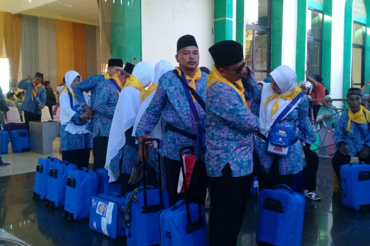 615 JCH Malut berangkat ke embarkasi Makassar