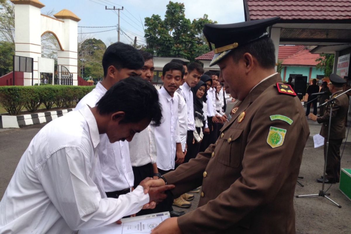 Kejari Pangkalan Bun luluskan 46 siswa binaan