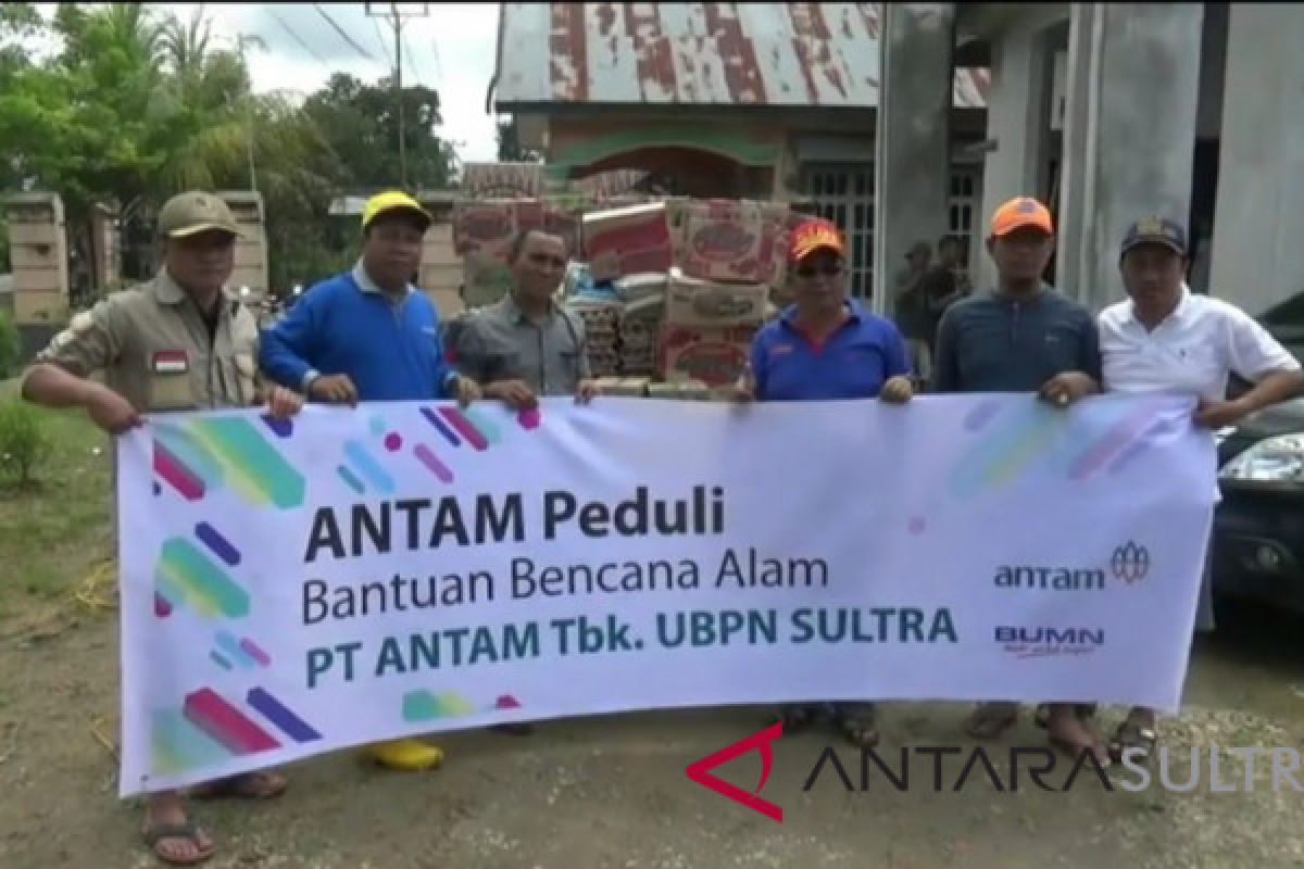 Antam bantu korban banjir bandang Mowewe