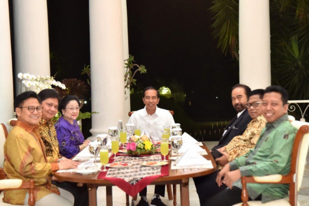 Jokowi santap malam bersama pemimpin partai koalisi