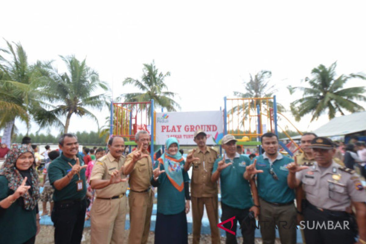 Gelombang tinggi terjang lokasi parkir Pantai Trisik