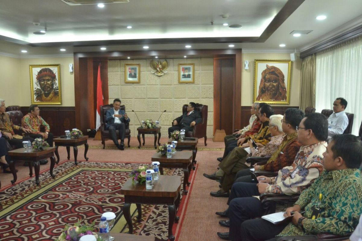 Jelang Konferensi CIDY-2018, Rektor ULM ingatkan Indonesia bukan hanya Pulau Jawa
