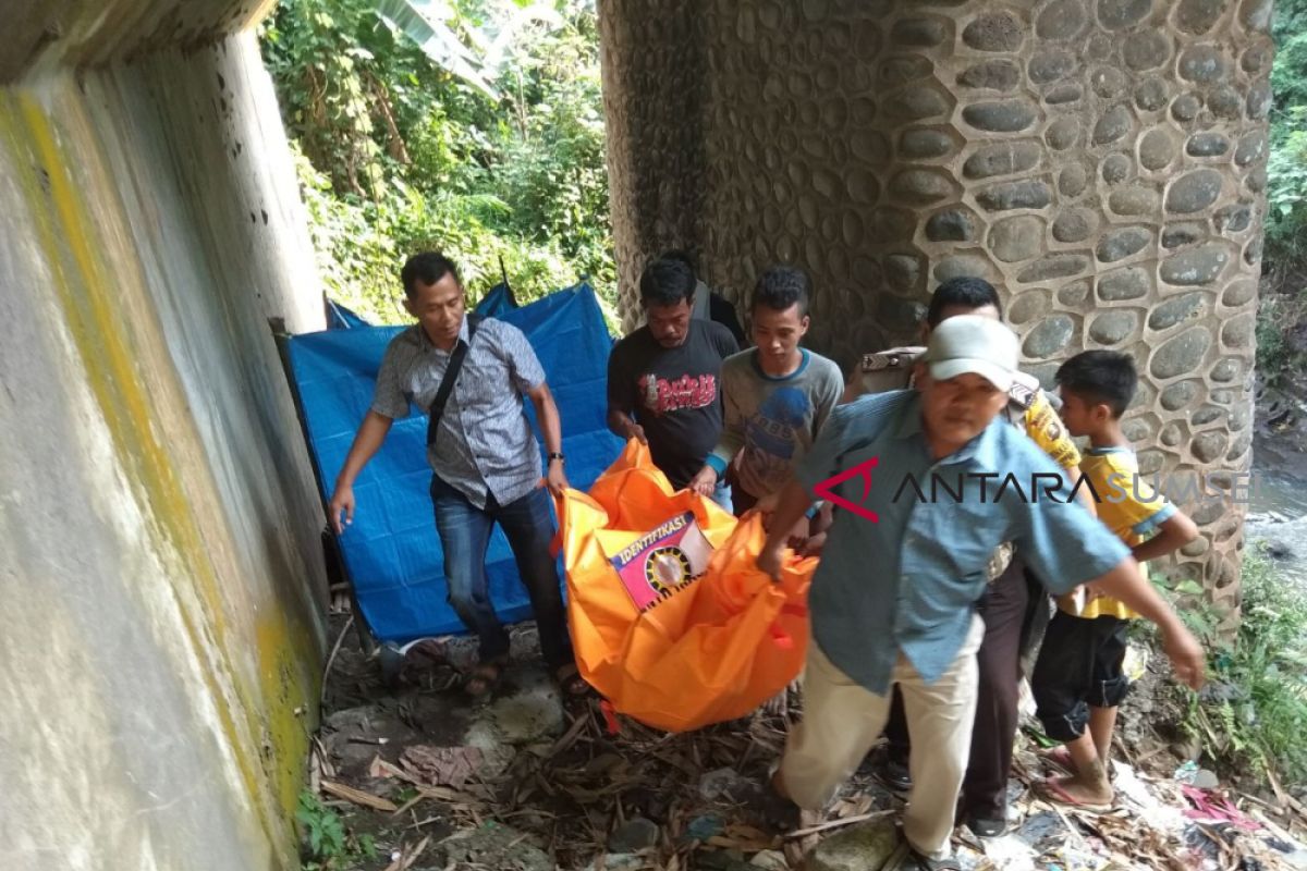 Warga temukan mayat di kolong jembatan