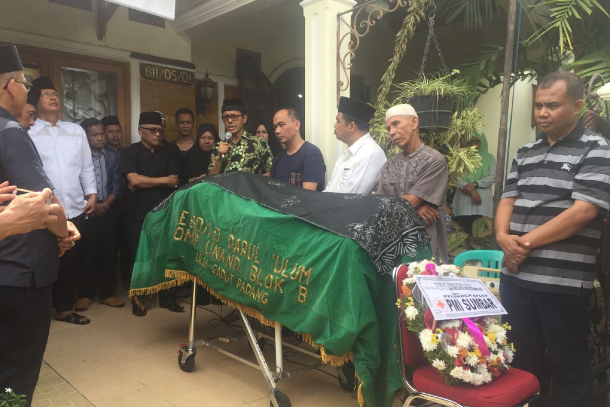 Jenazah Marlis Rahman dimakamkan di Pandam kuburan Unand