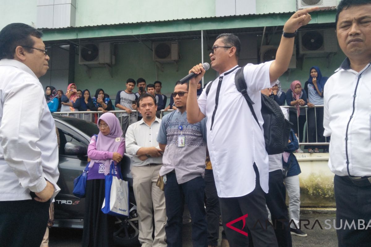 Dinkes mediasi permasalahan petugas medis dengan Direktur RSUD Padang Pariaman (Video)